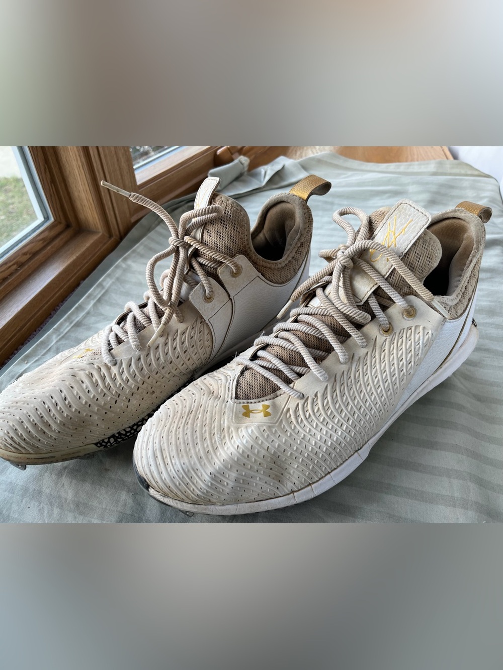 Bryce Harper UNDER AOURMR SIZE 12 baseball shoes like new $20.00